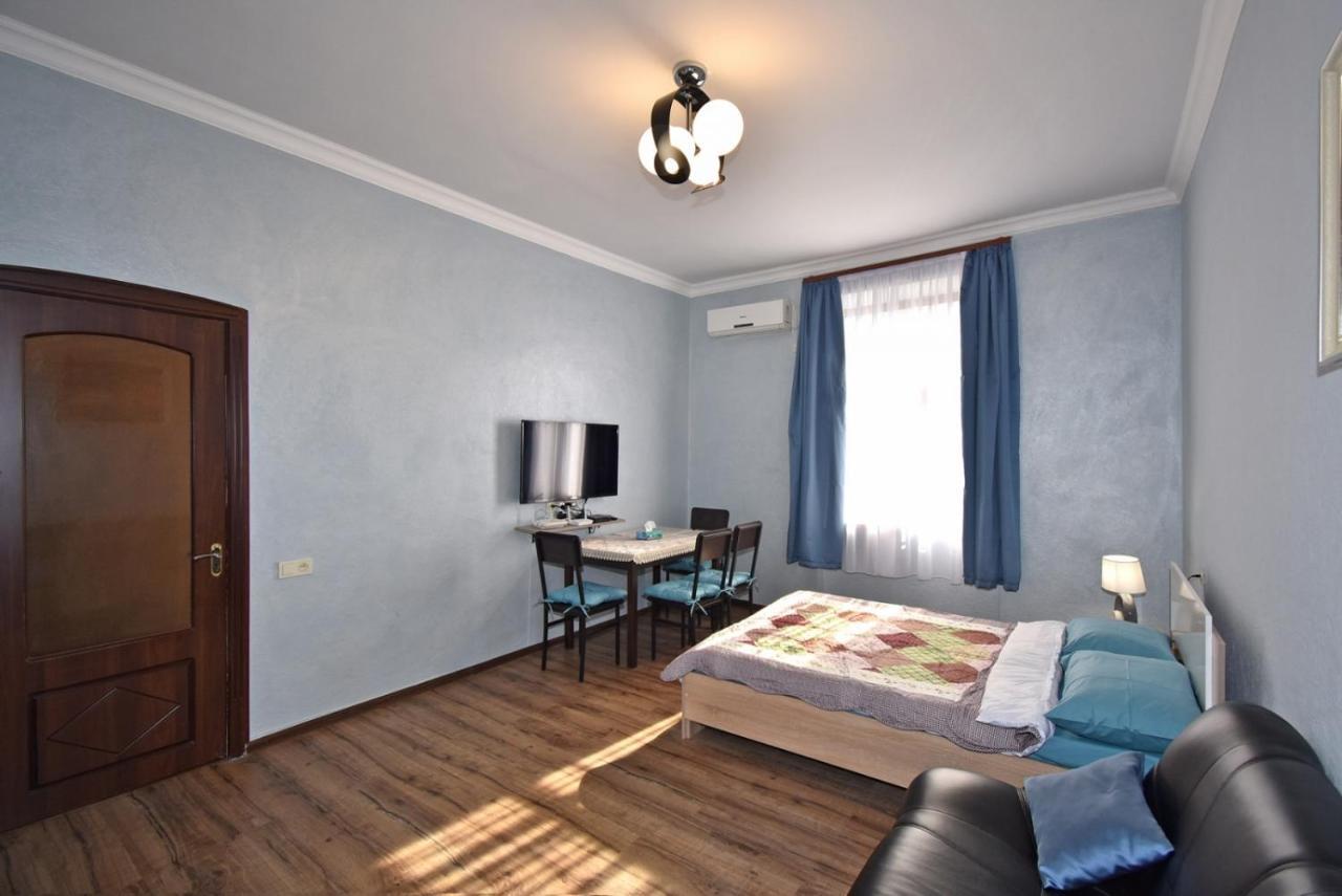 Apartment Near Sasundci Davit Metro Station Yerevan Exterior photo